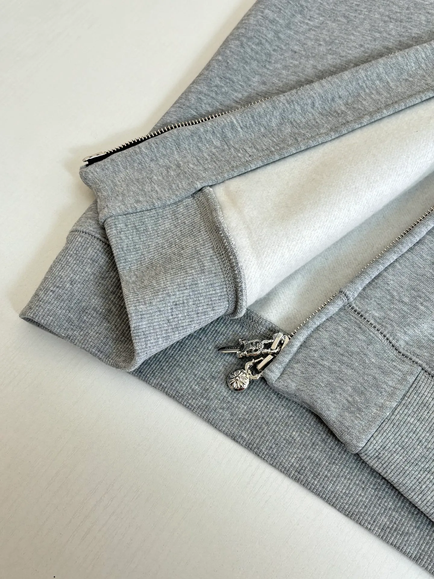 Chrome Heart Ch ， Chrome Hearts Classic ，Black Gray ， ； ， 。 Size：S/M/L